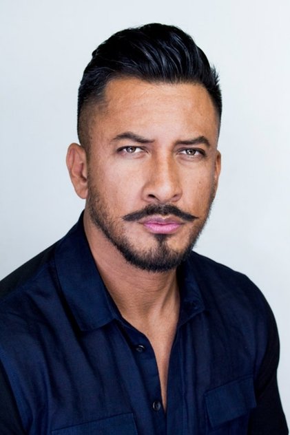 Photo of artist Hugo Ateo