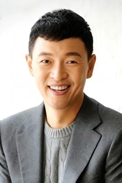 Photo of artist Kim Ho-jin