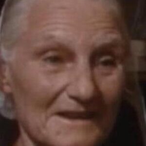 Photo of artist Madeleine Marie