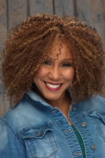 Photo of artist Cynthia L. Leon