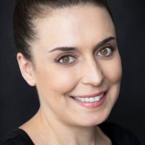 Photo of artist Münire Apaydın