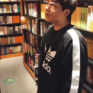 Photo of artist Cao Xiaotian