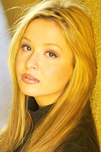 Photo of artist Melody Kay