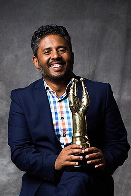 Photo of artist Warren Gray