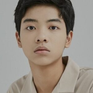 Photo of artist Kang Chae-min