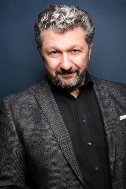 تصویر هنرمند Aykut Kayacık