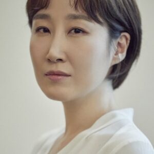 Photo of artist Kim Guk-hee