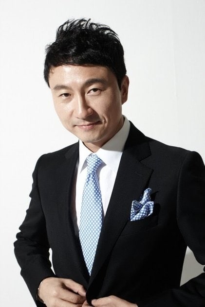 Photo of artist Joo Young-hoon