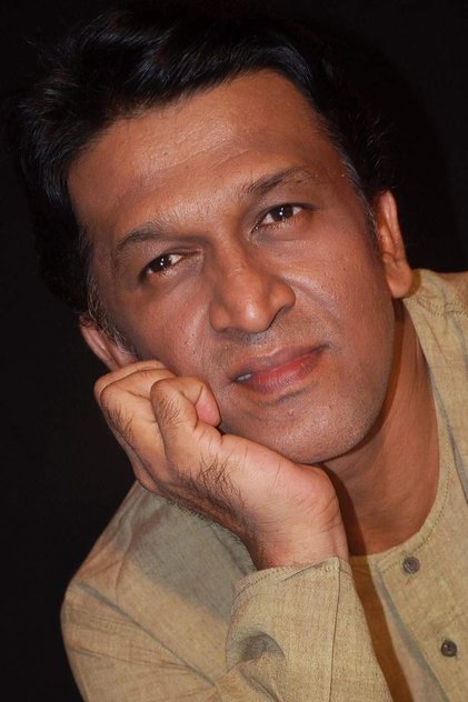 Photo of artist Gazi Rakayet