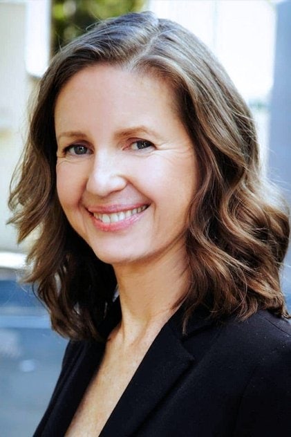 Photo of artist Anne Tenney