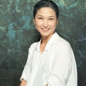 Photo of artist Lee Kyung-seong