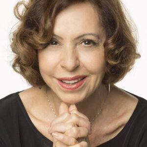 Photo of artist Stela Freitas