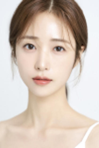 Photo of artist Lee Ci-El