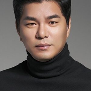Photo of artist Choi Min-chul