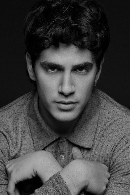Photo of artist Pau Simon