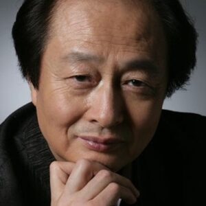 Photo of artist Zhao Jiping