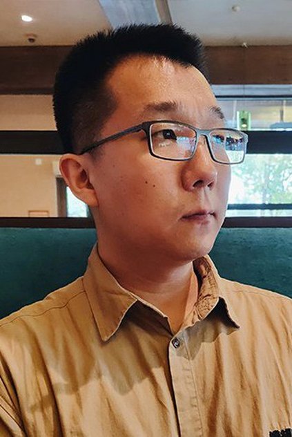Photo of artist Chen Xiaolong