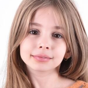 تصویر هنرمند Azra Aksu