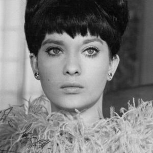 تصویر هنرمند Nicola Pagett