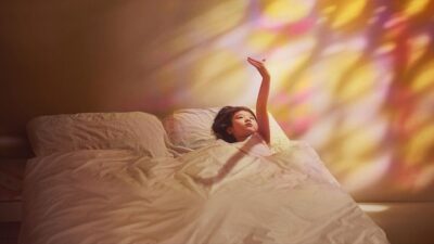 Teaser for Left-Handed Girl